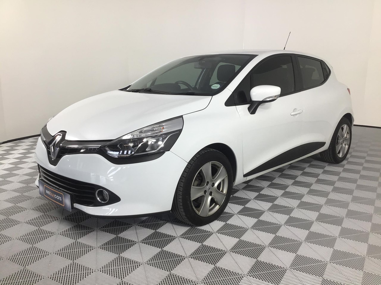 Used 2016 Renault Clio IV 900 T Expression 5-Door (66 KW) for sale ...