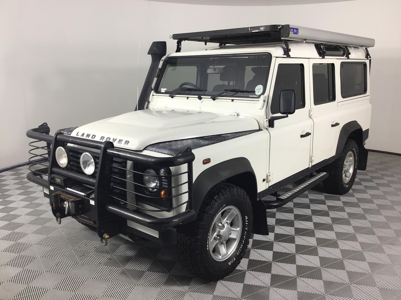 Land rover defender 2009