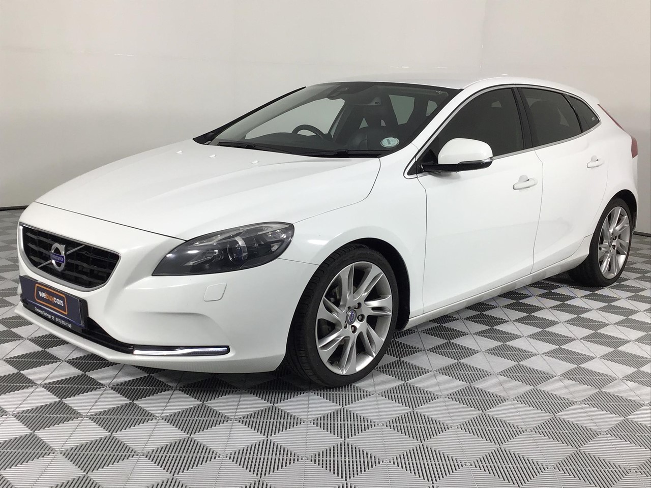 Used 2013 Volvo V40 D2 Excel for sale | WeBuyCars