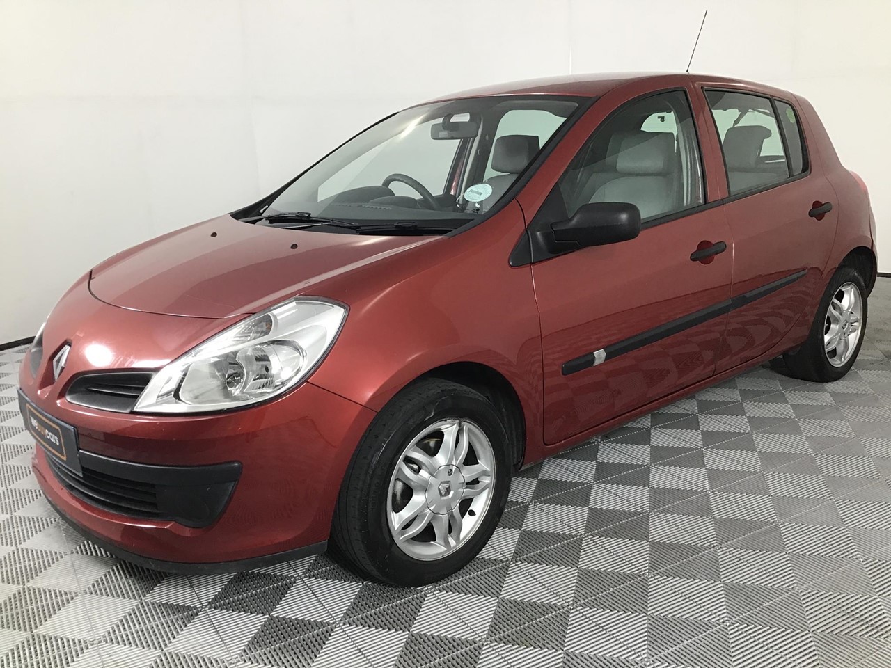Used 2007 Renault Clio III 1.6 Expression 5Door Auto for